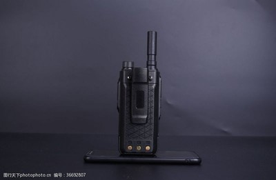 手機(jī)照片與對(duì)講機(jī) 數(shù)碼時(shí)代下的兩種溝通工具